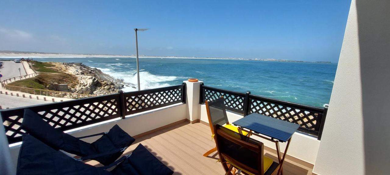 Pequena Baleia Bed and Breakfast Ferrel  Buitenkant foto