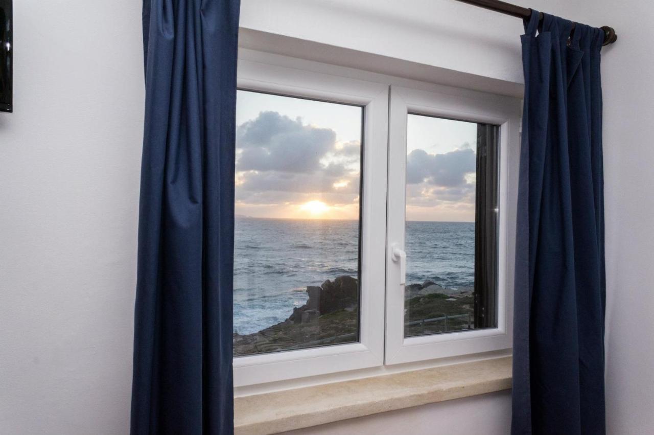 Pequena Baleia Bed and Breakfast Ferrel  Buitenkant foto